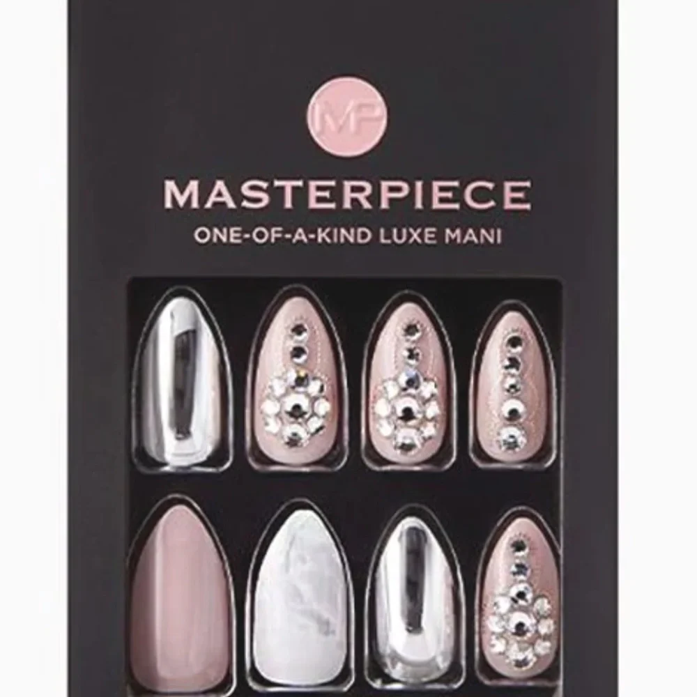Kiss Masterpiece One-Of-A-Kind Luxe Mani Set in 'Kitty Gurl’